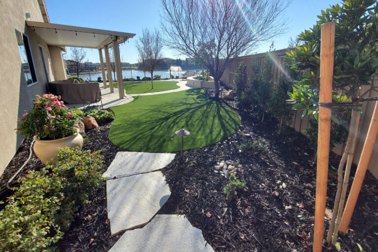 Modern Landscape design by Solscape