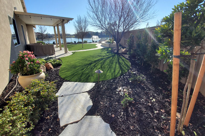 Modern Landscape design by Solscape